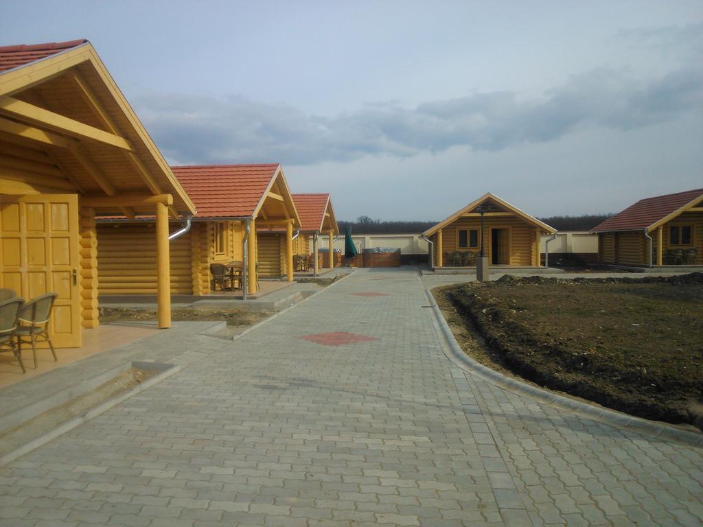 Tuzséri Pálinka Tanya Exterior foto
